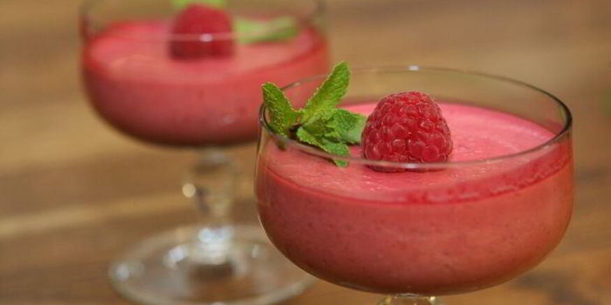 Рецепт йогуртового мусса с малиной и мятой