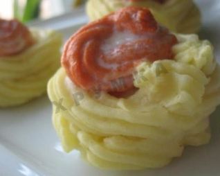 Картофельные корзинки с рыбным муссом
