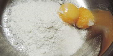 клюквенный торт-мусс с миндальным пралине праздничный