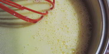 клюквенный торт-мусс с миндальным пралине праздничный