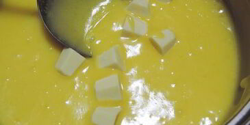 клюквенный торт-мусс с миндальным пралине праздничный