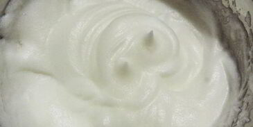 клюквенный торт-мусс с миндальным пралине праздничный