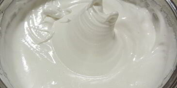 клюквенный торт-мусс с миндальным пралине праздничный