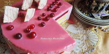 клюквенный торт-мусс с миндальным пралине праздничный