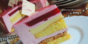 клюквенный торт-мусс с миндальным пралине праздничный