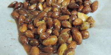 клюквенный торт-мусс с миндальным пралине праздничный