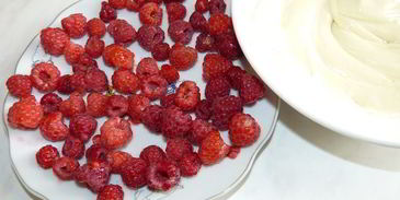 мусс из белого шоколада с малиной