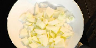 мусс из белой рыбы на пюре из брокколи