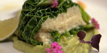 мусс из белой рыбы на пюре из брокколи