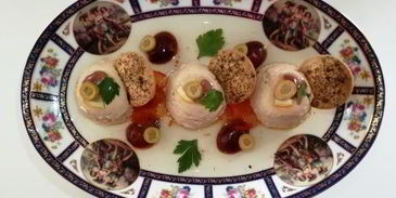 мусс из тунца и рикотты с чипсами из тортильи