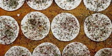 мусс из тунца и рикотты с чипсами из тортильи