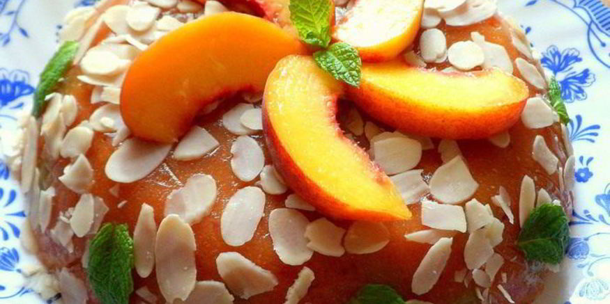 Рецепт персикового мусса-желе с виноградом и лепестками миндаля