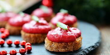 селедочный мусс на хрустящих тостах