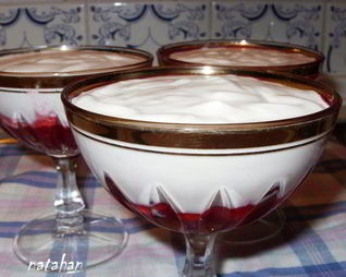 Творожный мусс Неженка с протертой малиной