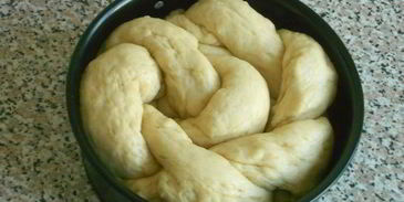 кулич плетеный