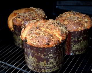 Кулич с орехами