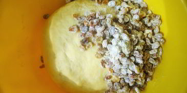 кулич с ромом и изюмом
