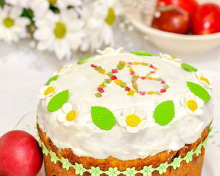 Кулич с цукатами и изюмом