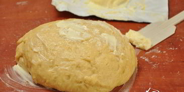 кулич с цукатами и изюмом