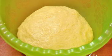 кулич с цукатами и изюмом