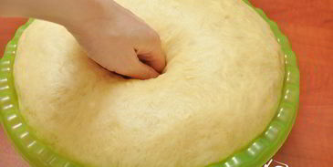 кулич с цукатами и изюмом