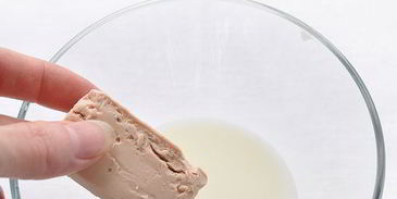 кулич с цукатами и изюмом