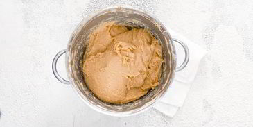 кулич с цукатами, миндалем и изюмом