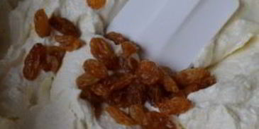 пасха из творога с изюмом