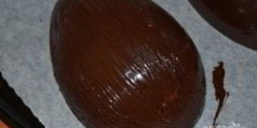 пасхальное шоколадное яйцо