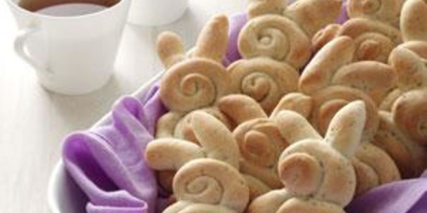 Рецепт пасхальных рогаликов в форме овечки и зайки