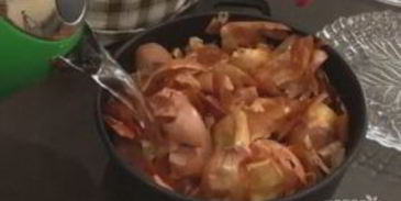 простая покраска пасхальных яиц