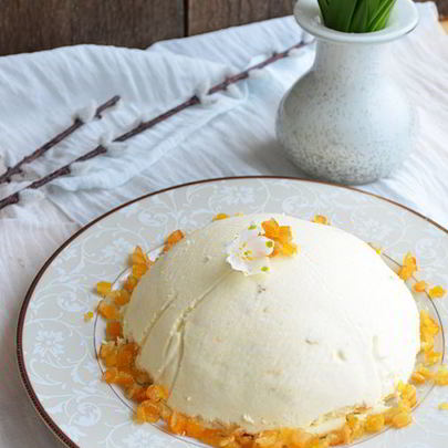 Творожная пасха с марципаном и изюмом