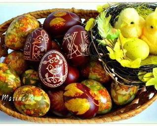 Яйца варенные в луковой шелухе