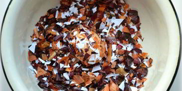 яйца варенные в луковой шелухе