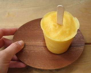 Сорбет с манго, ананасом и перцем чили