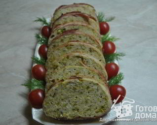 Куриное суфле с фисташками в беконе