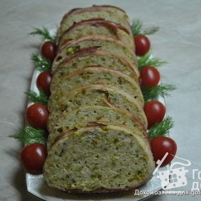 Куриное суфле с фисташками в беконе