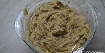 куриное суфле с фисташками в беконе