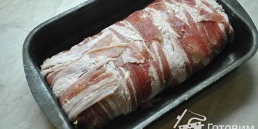 куриное суфле с фисташками в беконе