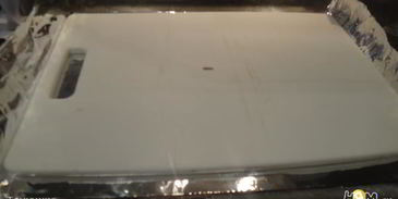 рулет из шоколадного суфле с малиной