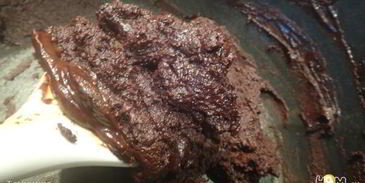 рулет из шоколадного суфле с малиной