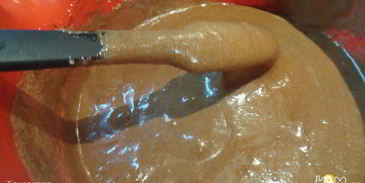 рулет из шоколадного суфле с малиной