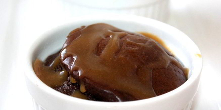 Рецепт шоколадного суфле с карамельным соусом