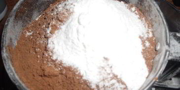 шоколадный кухэ с нежнейшим вишневым кремовым суфле