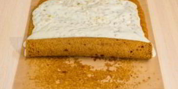 шоколадный рулет с банановым суфле и грецкими орехами