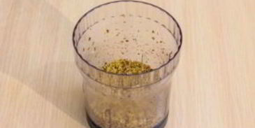 шоколадный рулет с банановым суфле и грецкими орехами