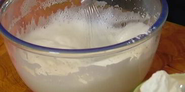 суфле из взбитых яиц с курагой