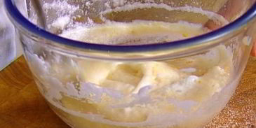 суфле из взбитых яиц с курагой