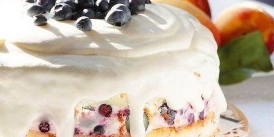 Рецепт торта-суфле творожного с ягодами