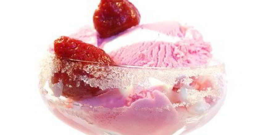 Рецепт замороженного клубничного суфле со взбитыми сливками